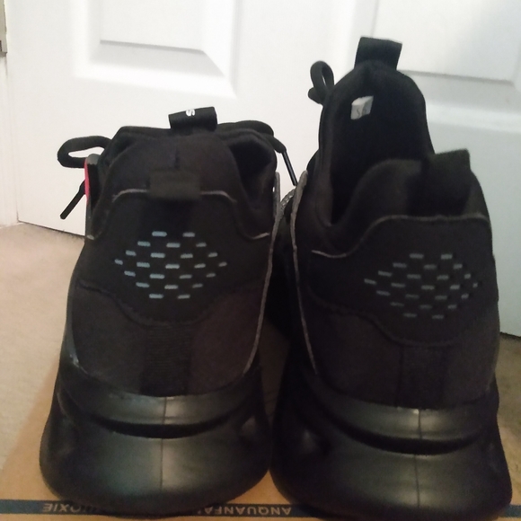 Brand new Indestructible safety shoe - Picture 2 of 4